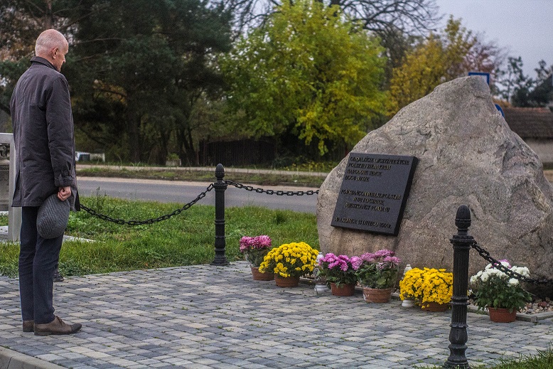 Wójt Gminy Czarnków oddał hołd powstańcom.