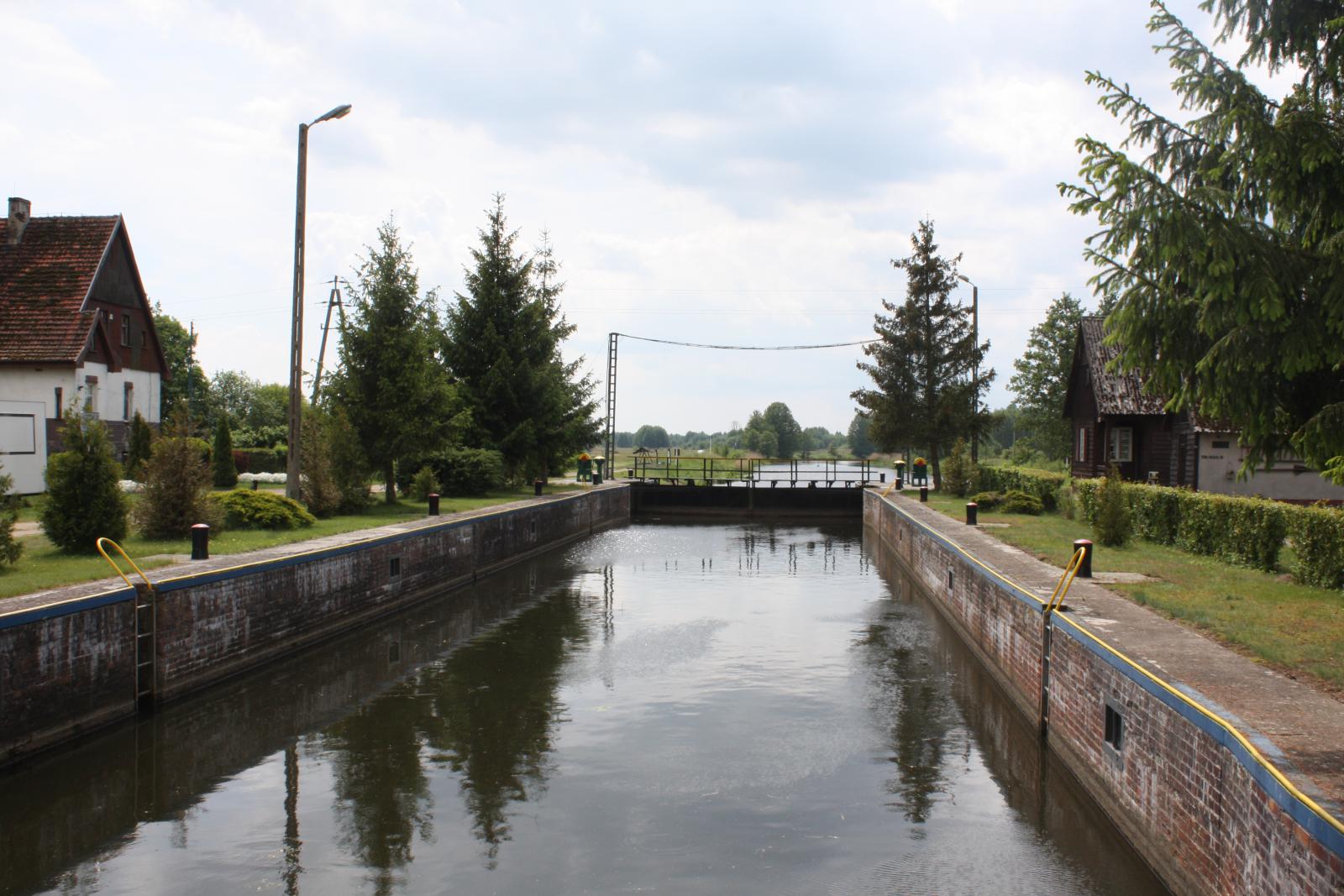 Śluza nr 13, "Walkowice" - 117,5km na drodze wodnej E70 Wisła-Odra – szlak żeglugi śródlądowej o długości 294,3 km, łączący Wisłę z Odrą na rzece Noteć