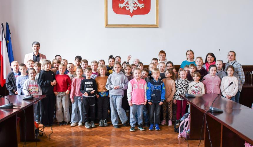 Uczniowie klas I-III ze Szkoły Podstawowej w Romanowie Dolnym